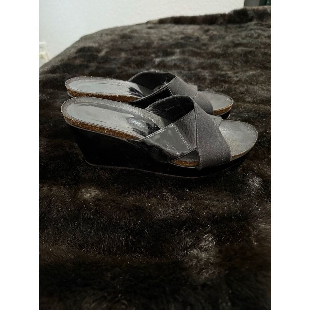 WOMENS DONALD J PLINER BLACK MATERIAL & PATENT LEATHER SANDAL WEDGE SIZE 8 1/2